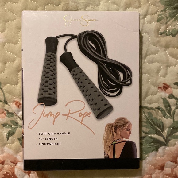 Jessica Simpson Jump Rope - Picture 2 of 4